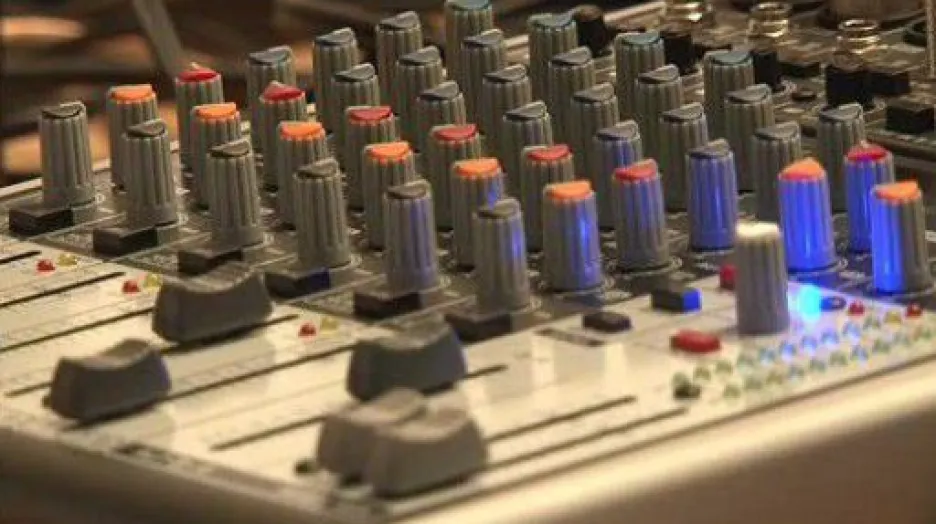 NO COMMENT - Rádio R vysílá speciální pořad pro počítače