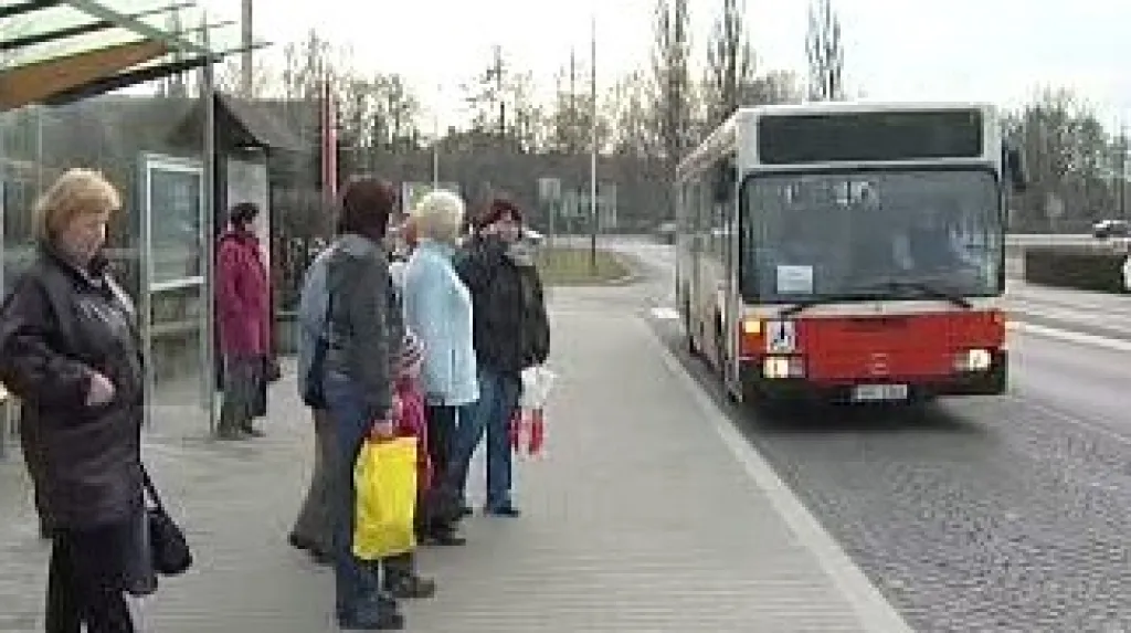 Cestující na zastávce