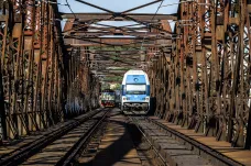 Železniční most pod Vyšehradem opravdu nepůjde opravit, tvrdí studie ČVUT