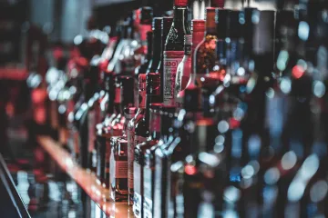 Celníci do srpna zajistili 8400 litrů nelegálních lihovin, na silnicích meziročně o tři sta procent víc