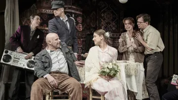 Inscenace roku: Světlana Alexijevičová, Daniel Majling: Konec rudého člověka (režie Michal Vajdička, Divadlo v Dlouhé)