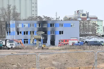 V pardubické zbrojovce začalo ohledání místa požáru