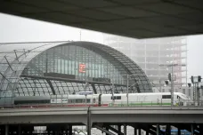 Sabotáž na německé železnici zastavila dálkové spoje mezi Hamburkem a Berlínem
