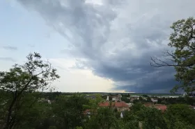 Bouřky na jihu Moravy lámaly stromy, hasiči měli desítky výjezdů