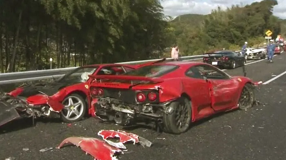 Nehoda luxusních aut v Japonsku