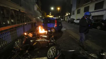Demonstrující v ulicích Říma způsobili značné škody na cizím majetku