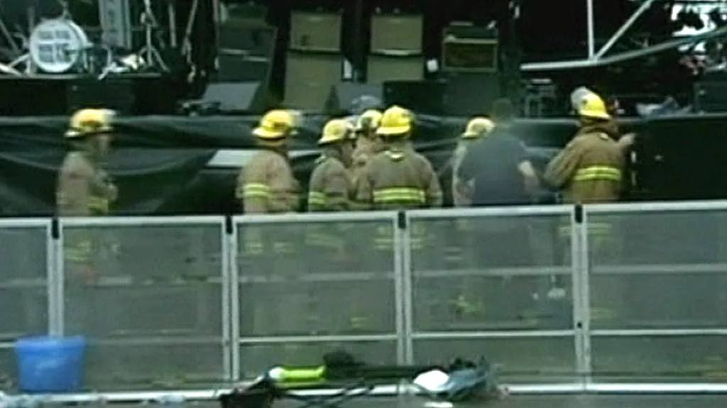 Na kanadském festivalu se zřítilo podium