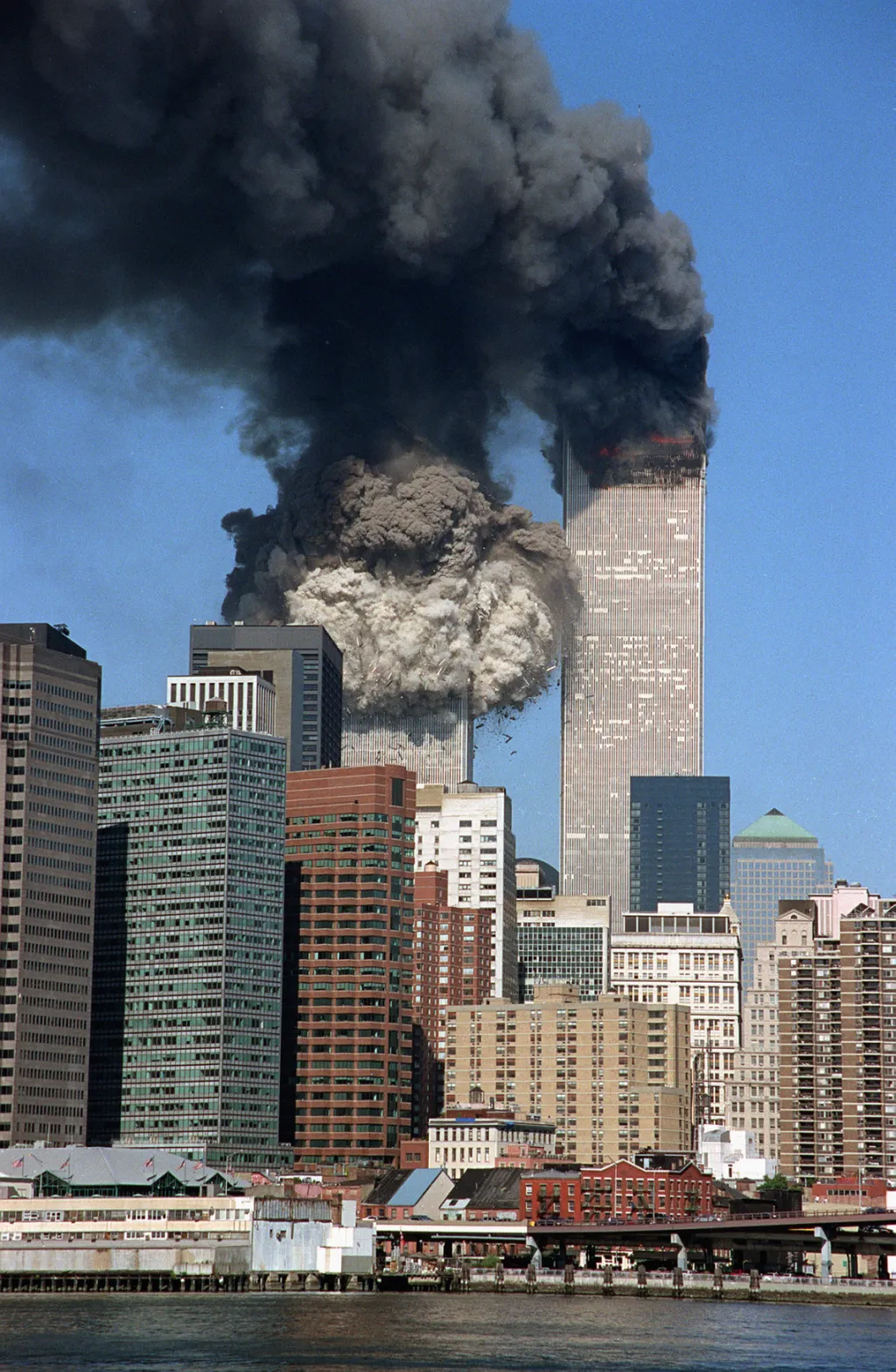 Jižní věž WTC se zhroutila 56 minut po zasažení letadlem