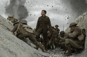 Sam Mendes se vrátil do válečného roku 1917, zabojovat by mohl i o Oscara