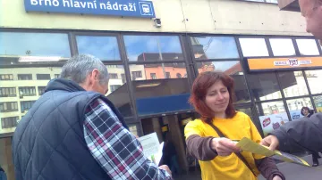Podepisování petice proti odsunu nádraží z centra Brna
