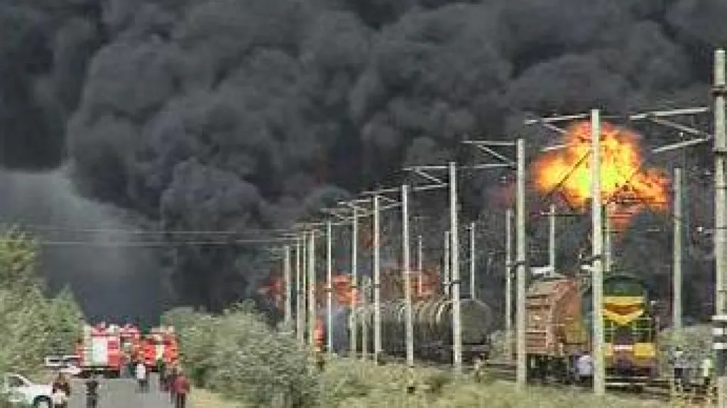 Výbuch vlaku na podminované trati