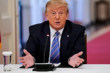 Trump podepsal protičínské sankce. USA přestanou Hongkongu připisovat zvláštní status