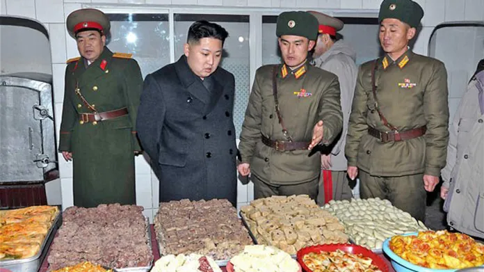 Korejský vůdce Kim Čong-un na návštěvě u 105. tankové divize