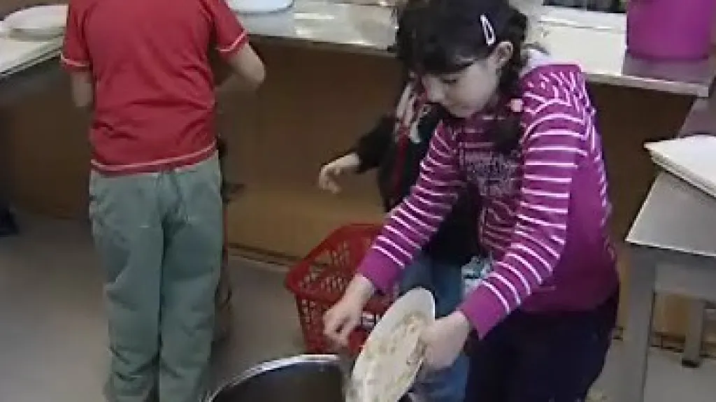 Školní jídelny v Brně zřejmě začnou dávat zbylé jídlo bezdomovcům