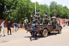 Podle pučistů chce Francie vojensky udeřit v Nigeru. Prigožin nabízí juntě své služby