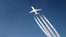 Contrail za letadlem