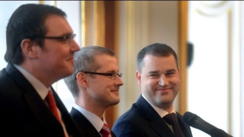 Zprávy ve 12:00: ČNB zveřejnila záznam z jednání o intervencích