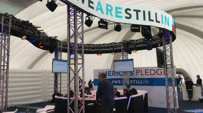 Pavilon „U.S. Climate Action Center“ na klimatickém summitu v Bonnu