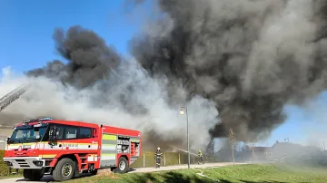 Požár průmyslového objektu v Horce u Staré Paky