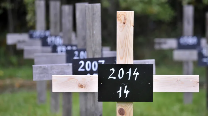 Symbolický hřbitov obětí dopravních nehod u dálnice D1