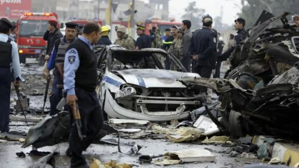 Následky bombového útoku v Bagdádu