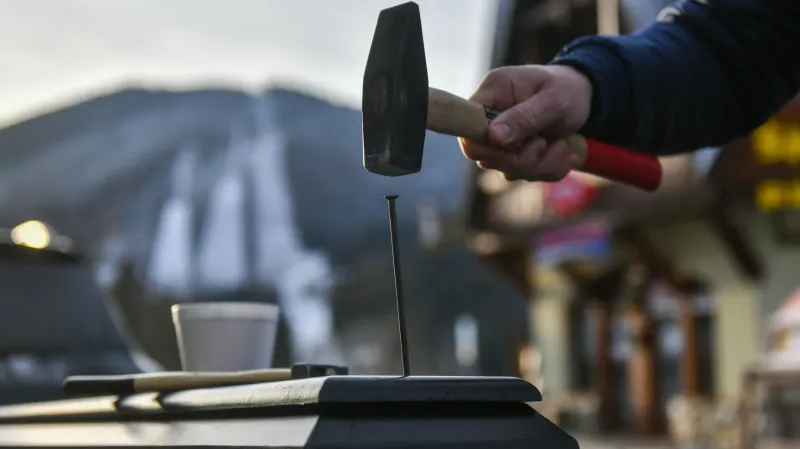 Protest proti vládnímu uzavření lyžařských areálů a podnikání ve službách na horách