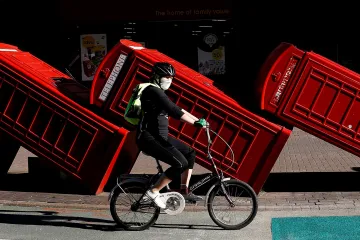 Týden obrazem: Usínání s nosorožcem, policejní srdce a mexický Batman 