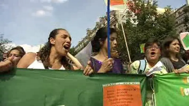 Protesty proti Sarkozyho politice