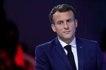 „Nemyslím si to, já to vím.“ Macron trvá na tom, že ho australský premiér obelhal