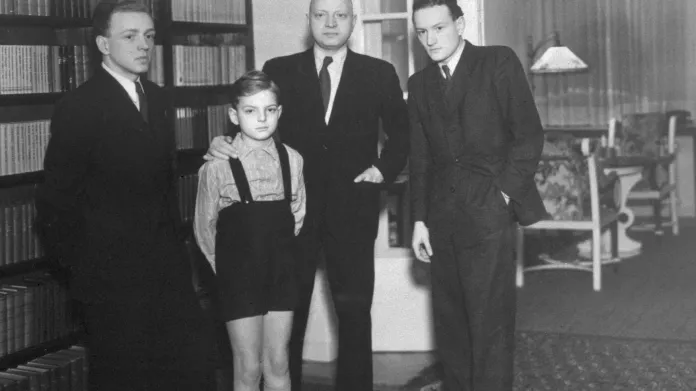 Emanuel Moravec se svými syny