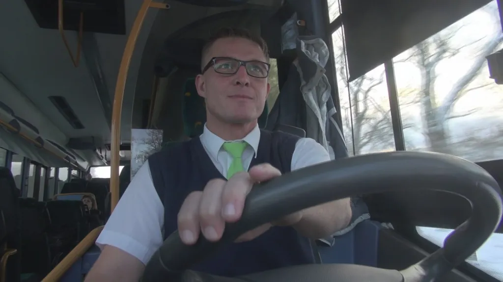 Řidiči autobusů jsou stále ve stávkové pohotovosti