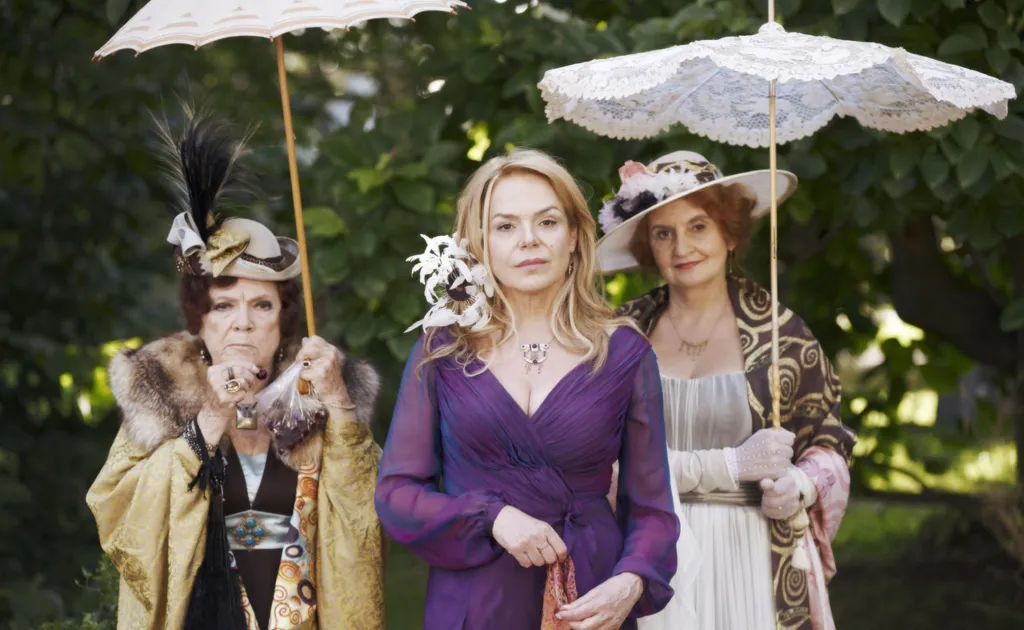 Zhostila se role ve filmovém debutu bývalého prezidenta Václava Havla „Odcházení“, kterým si Havel na sklonku života splnil svůj dětský sen stát se režisérem. Zahrála si i v divadelní adaptaci, která předcházela té filmové. Česká premiéra se konala 22. května 2008 v Divadle Archa v režii Davida Radoka.