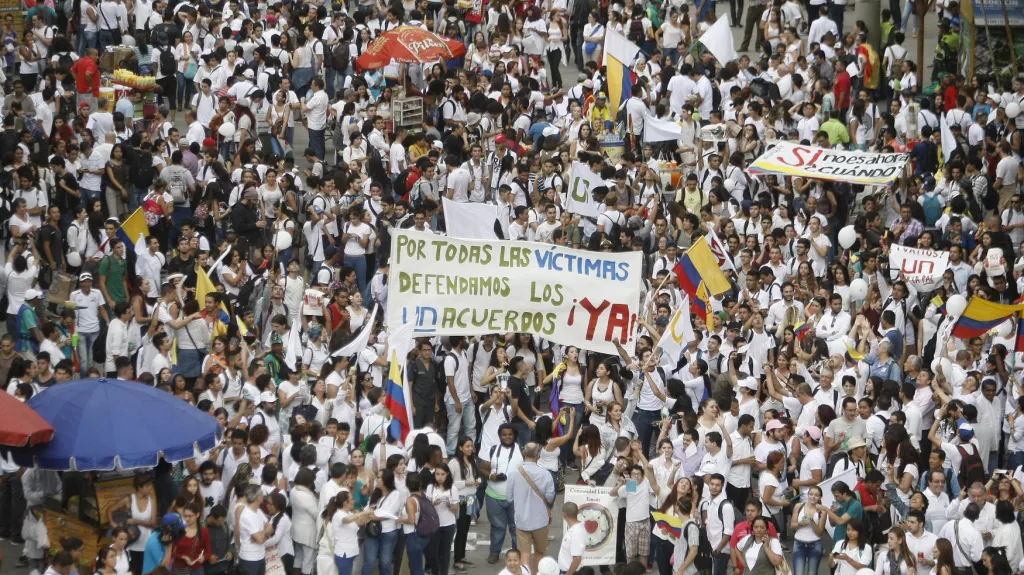 Demonstrace za mír v ulicích Medellinu