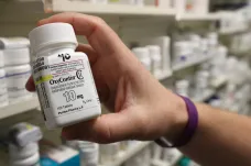 Purdue Pharma přiznala vinu za opiátovou krizi vraždící statisíce Američanů. Zaplatí miliardy a skončí