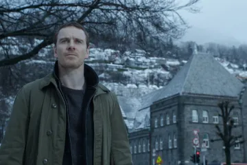 Recenze: Mrazivý Sněhulák Joa Nesbøa ve filmu rychle taje