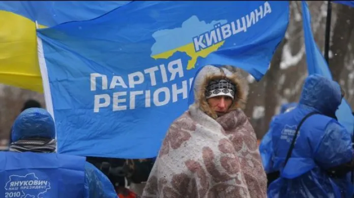 Západ odsoudil noční zásah v centru Kyjeva