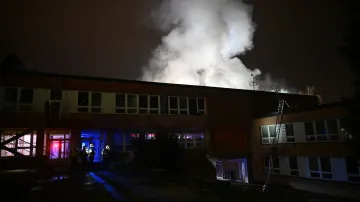 Požár střechy na budově střední školy ve Zlíně v České ulici