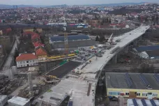 Stavba brněnského okruhu pokročila. Nad Tomkovým náměstím roste dvacetimetrový most