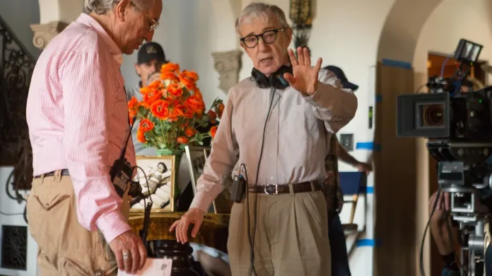 Woody Allen při natáčení Café Society