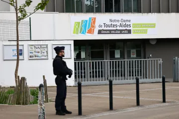 Student zabil ve Francii nožem spolužačku, další žáky zranil