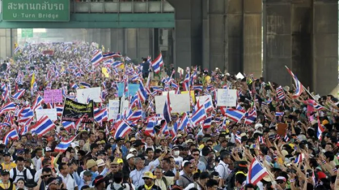 Thajská premiérka rozpustí parlament