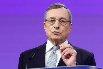 Evropa musí masivně investovat, aby držela krok s USA a Čínou, nabádá Draghi