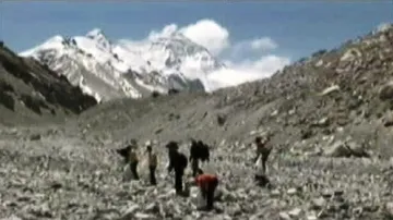 Úklid odpadků na Everestu