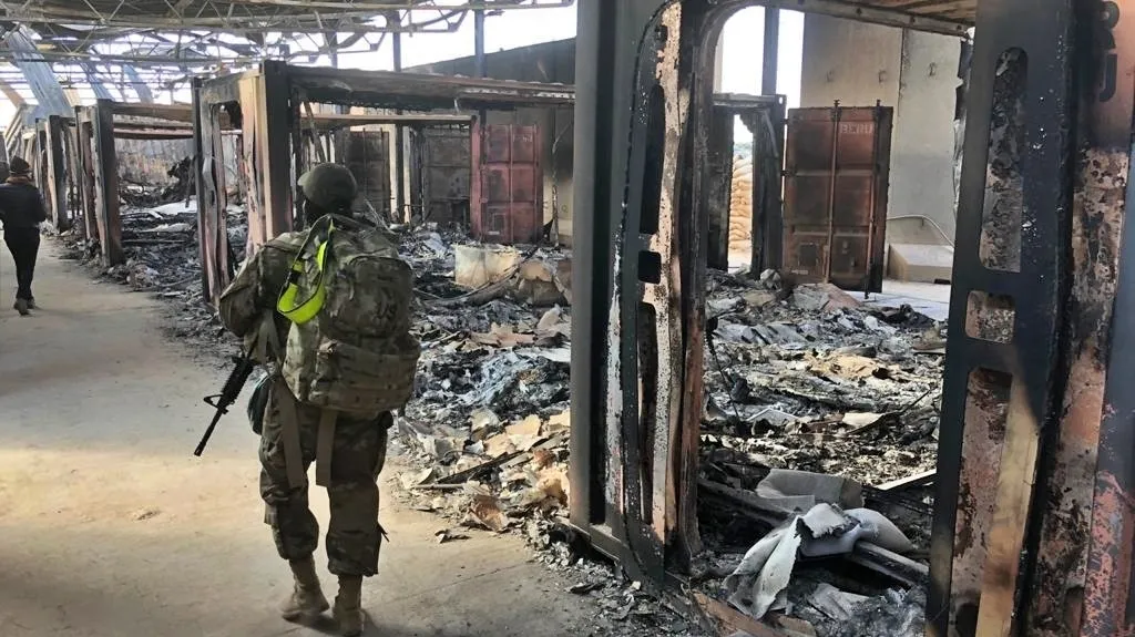 Poničená americká základna Ajn al-Asad v Iráku