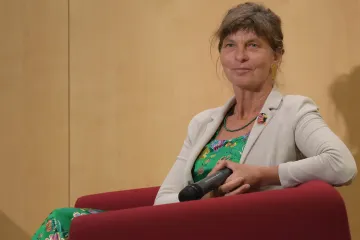 Něha a křehkost skrytá za proudem vulgarit. Hispanistka Charvátová láká ke čtení Období hurikánů