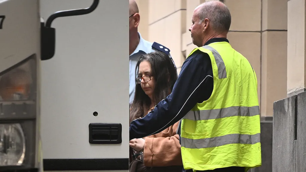 Erin Pattersonová odchází od soudu s trestem za vraždu příbuzných jedovatými houbami