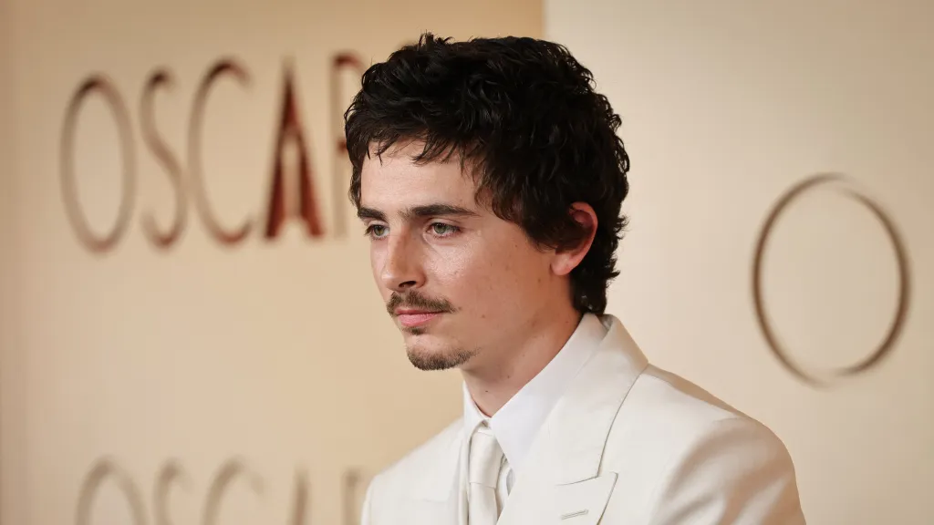 Timothée Chalamet na cenách Oscar za rok 2025