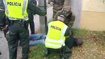 Zásah policie proti fotbalovým fanouškům