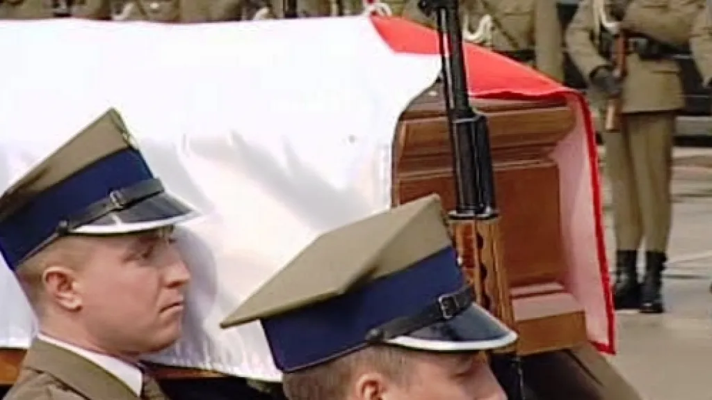 Rakev s ostatky Marie Kaczyńské