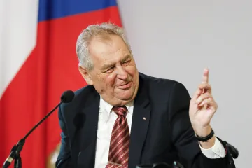 Zeman pokračuje v kritice NATO. Mělo by podle něj skoncovat s rolí „servisní organizace USA“